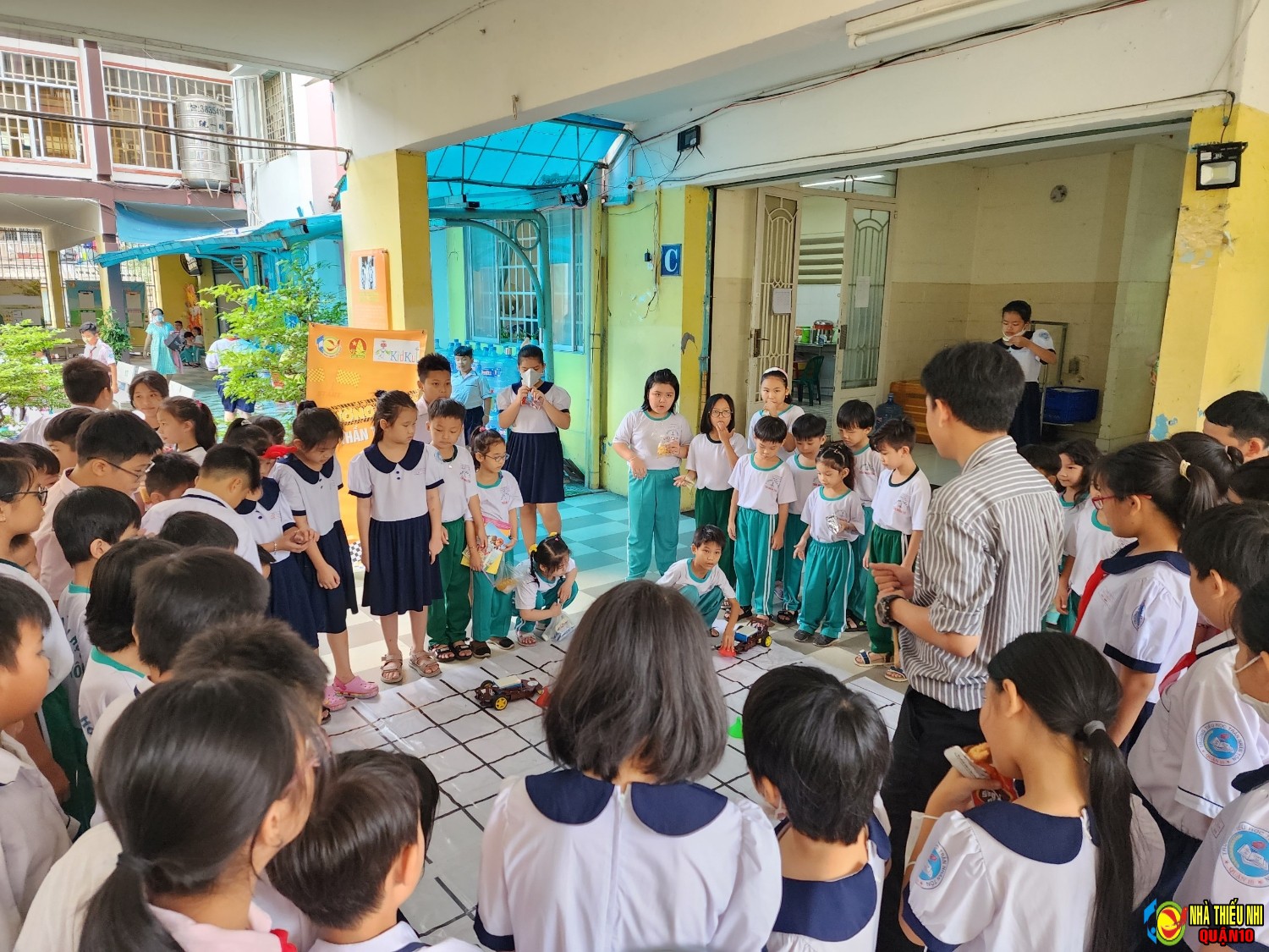 Gần 500 em tham gia chương trình sân chơi “Giờ ra chơi trải nghiệm sáng tạo Khoa học và công nghệ”